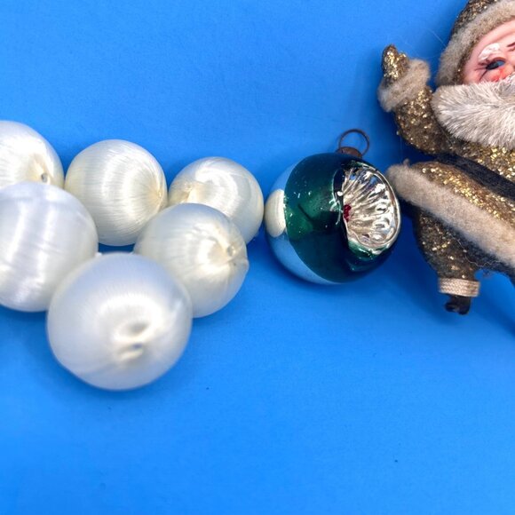 18 PC LOT VTG CHRISTMAS ORNAMENTS GOLD GLITTER DANCING SANTA WHITE SILKY BALLS - Picture 3 of 7
